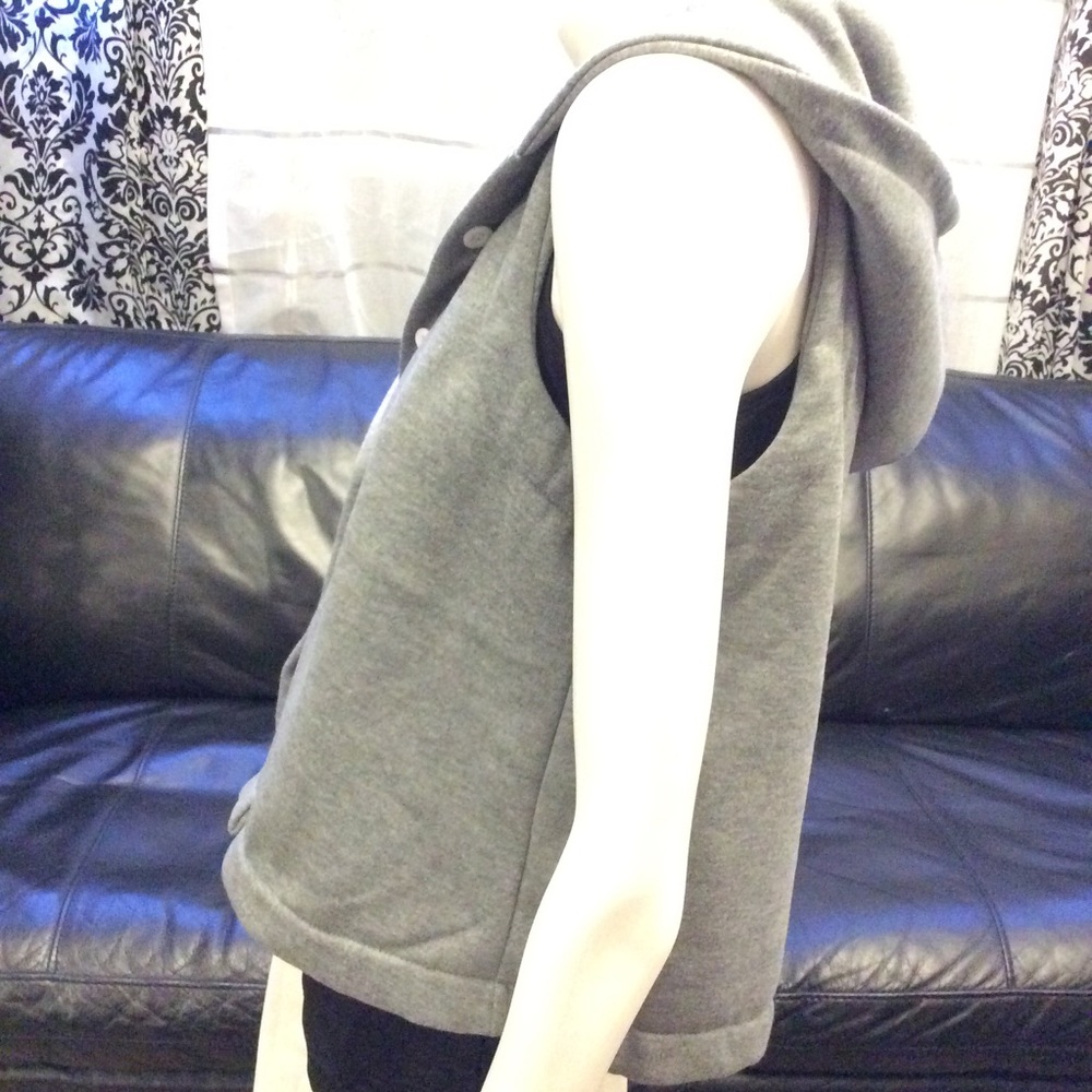 NWOT Zaful grey button down hooded vest